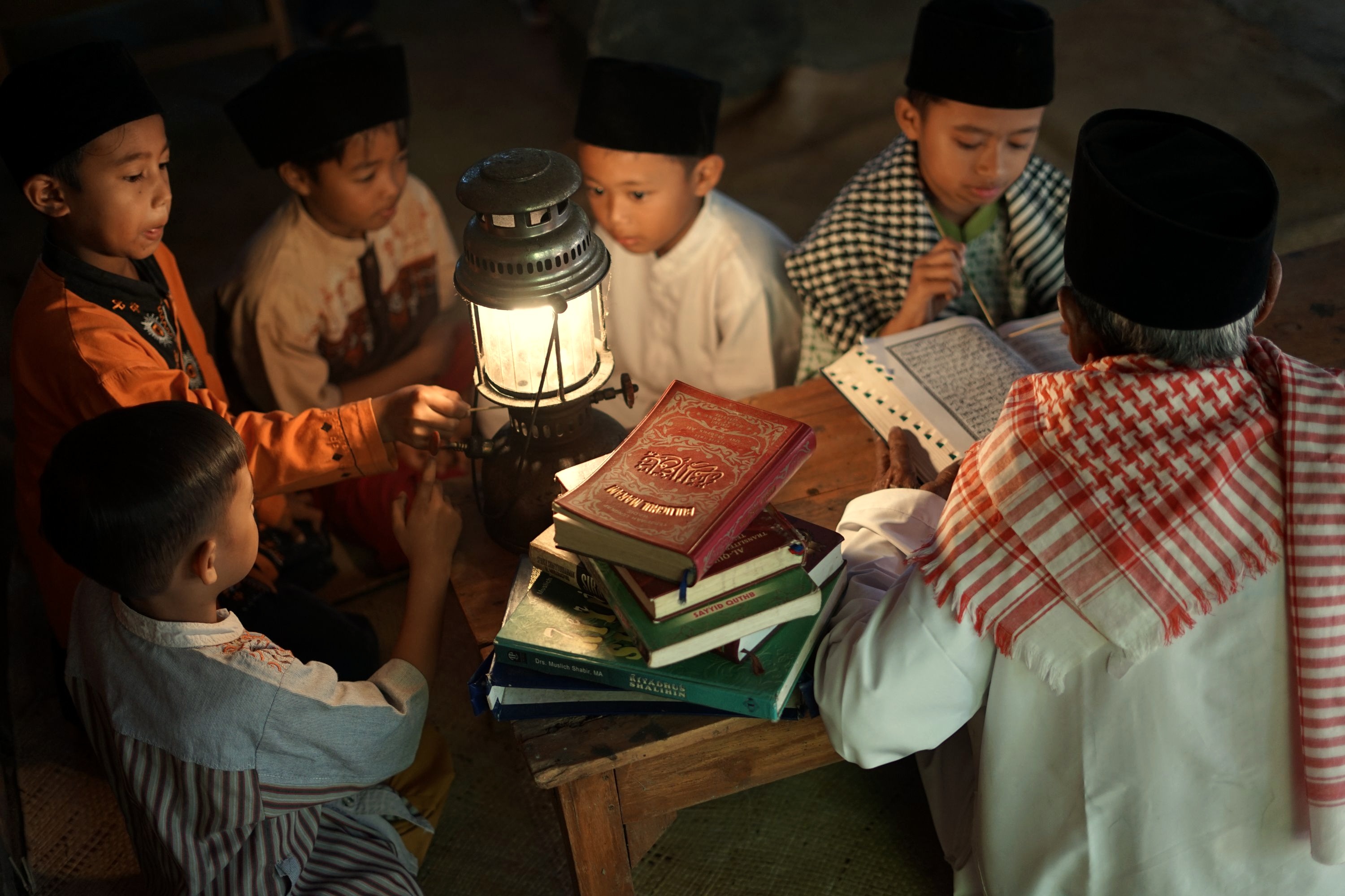 Santri, Tradisi Ilmu, dan Sejarah Indonesia