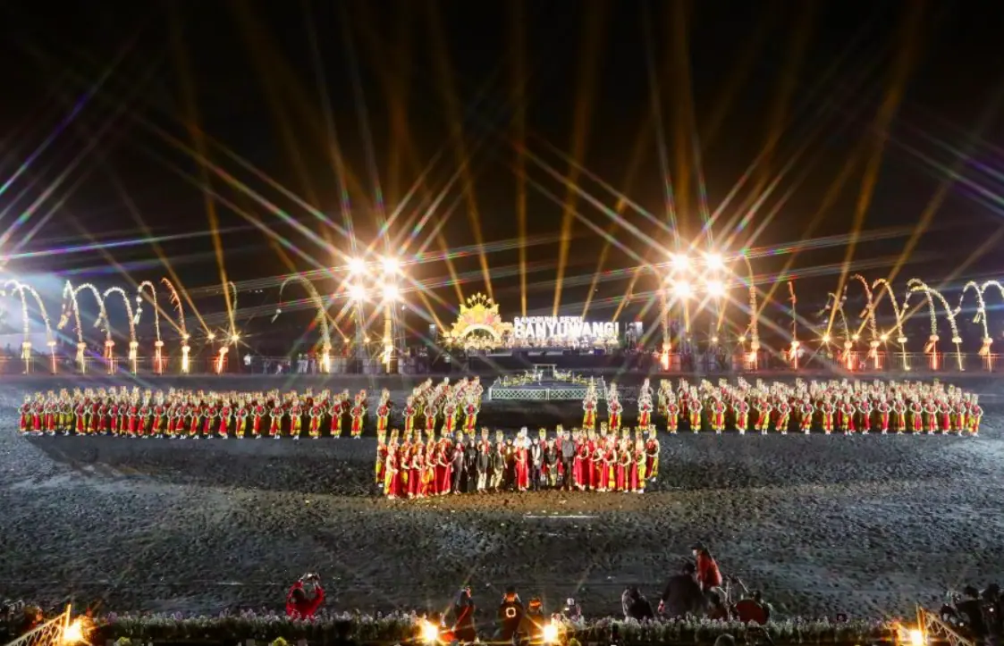 Tradisi Banyuwangi Bersinar pada Malam Hari