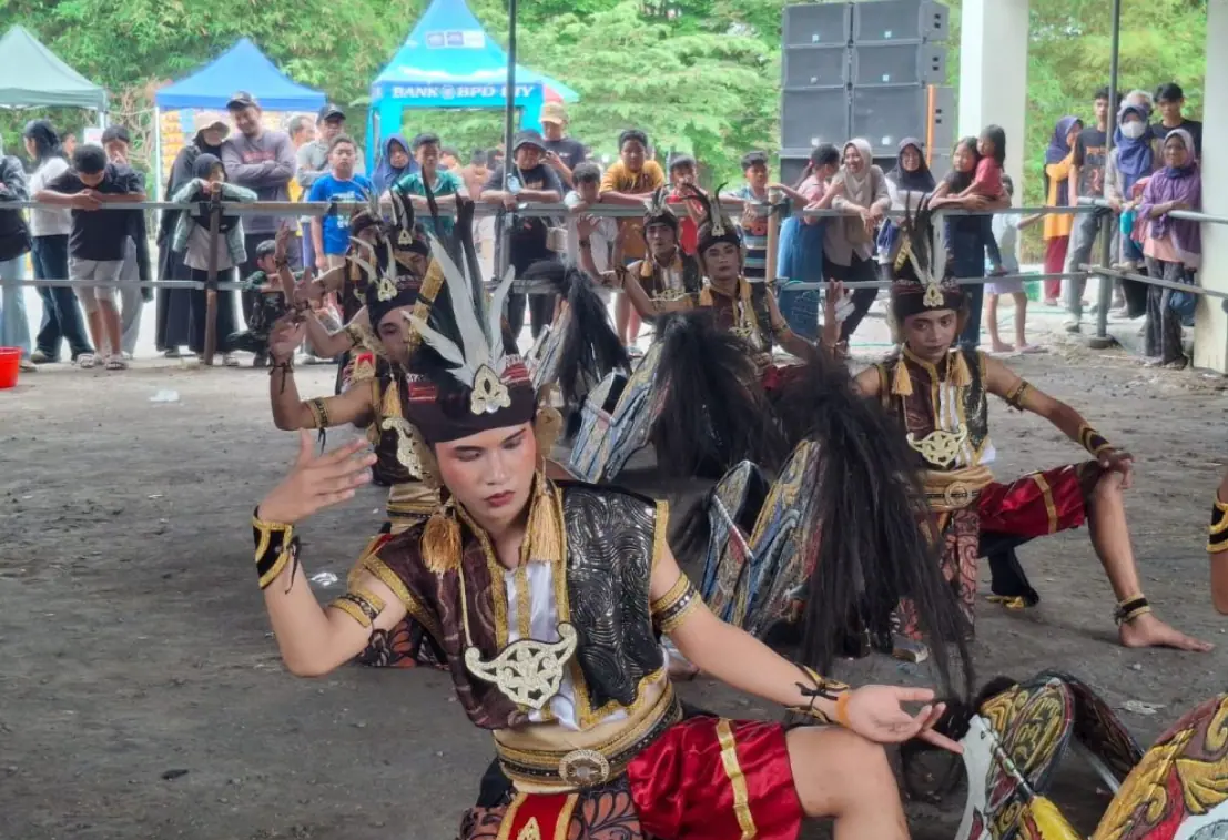Pertunjukan Jatilan Bayu Kusumo dalam perayaan 30 tahun di Pogung Kidul, Sleman